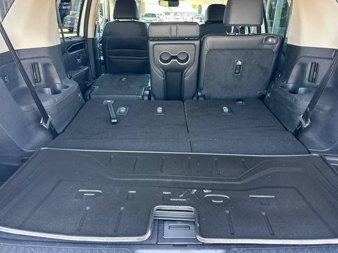 Used 2025 Honda Pilot EX-L image 16