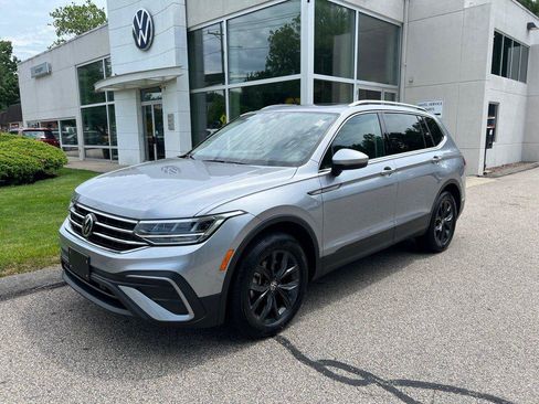 Certified 2024 Volkswagen Tiguan SE w/ Panoramic Sunroof Package AWD/4WD image 1
