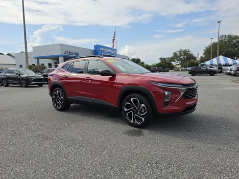 New 2026 Chevrolet Trax RS w/ Sunroof Package FWD image 2