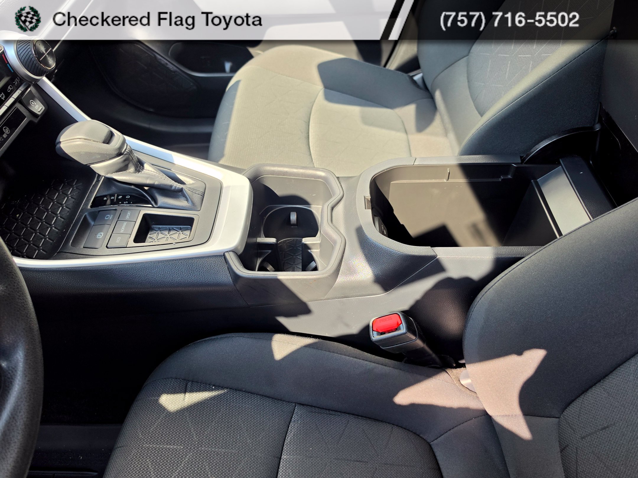 Used 2025 Toyota RAV4 XLE FWD image 26