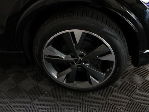 New 2025 Audi Q4 e-tron Premium Plus image 23