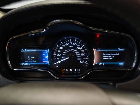 Used 2019 Lincoln MKT AWD image 18