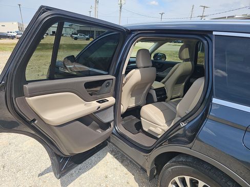 Used 2022 Lincoln Aviator Reserve w/ Class IV Trailer Tow Package RWD image 14