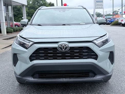 Used 2022 Toyota RAV4 XLE w/ Convenience Package FWD image 3
