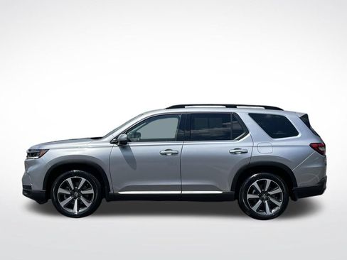Used 2025 Honda Pilot Touring image 7