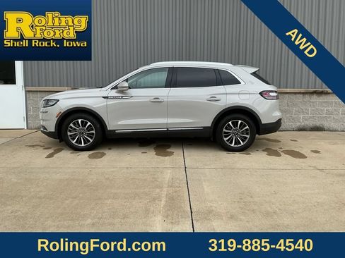 Used 2023 Lincoln Nautilus Reserve AWD/4WD image 2