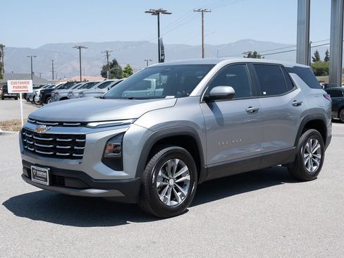 Used 2026 Chevrolet Equinox LT FWD image 8
