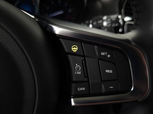 Used 2018 Jaguar F-PACE Prestige image 20