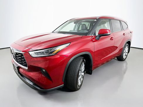 Used 2020 Toyota Highlander Limited image 3