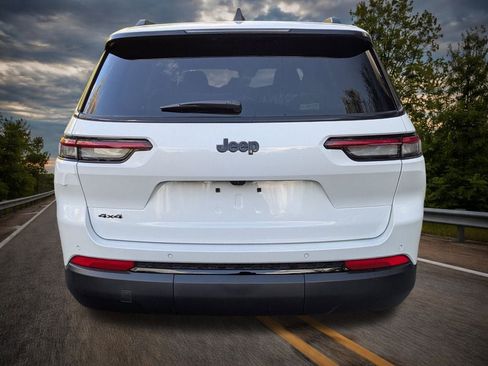 New 2025 Jeep Grand Cherokee L Altitude image 4