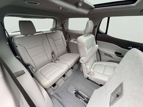 Used 2017 GMC Acadia SLT w/ LPO, Floor Liner Package AWD/4WD image 28