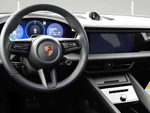 New 2026 Porsche Macan Electric RWD image 8