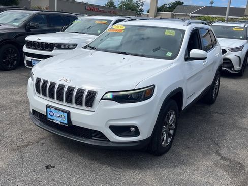 Used 2019 Jeep Cherokee Latitude Plus w/ Cold Weather Group AWD/4WD image 1