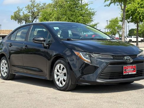 Certified 2025 Toyota Corolla LE image 3