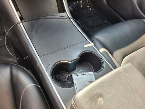 Used 2018 Tesla Model 3 Long Range image 27