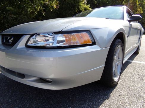 Used 2000 Ford Mustang GT image 2