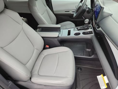 New 2026 Toyota Sienna XLE FWD image 11