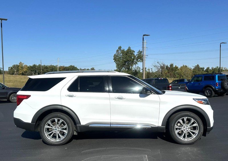 Used 2021 Ford Explorer Limited w/ Equipment Group 301A AWD/4WD image 2
