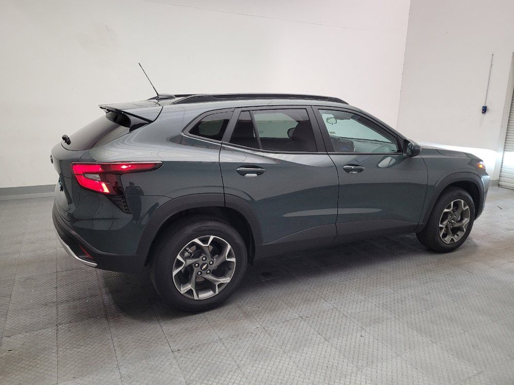 Used 2025 Chevrolet Trax LT w/ LT Convenience Package FWD image 10