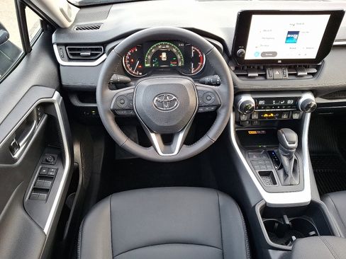 Used 2025 Toyota RAV4 XLE Premium image 11