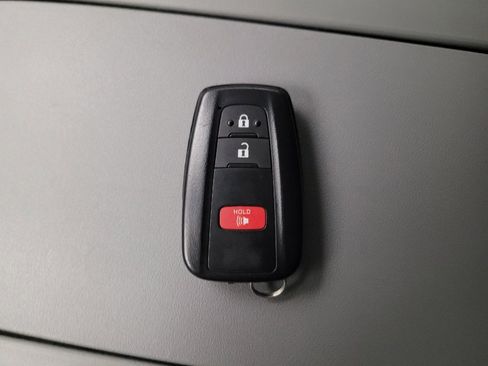 Used 2021 Toyota Highlander L FWD image 32