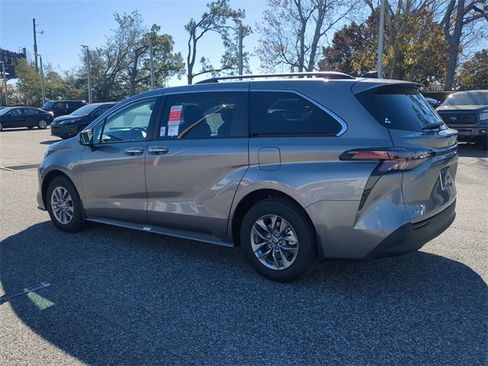New 2026 Toyota Sienna XLE image 6