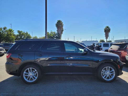Used 2024 Dodge Durango GT RWD image 3