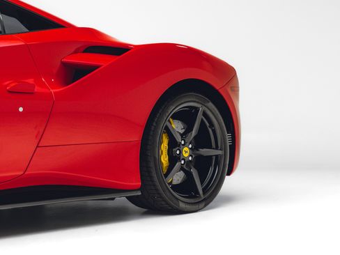 Used 2017 Ferrari 488 GTB RWD image 13