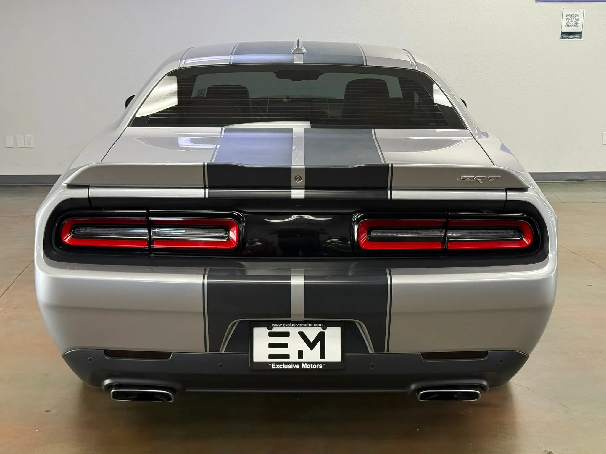 Used 2016 Dodge Challenger SRT w/ Technology Group RWD image 5