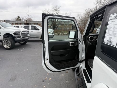 Used 2021 Jeep Wrangler Sport image 10