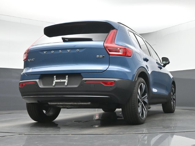 Used 2024 Volvo XC40 B5 Plus w/ Climate Package AWD/4WD image 16