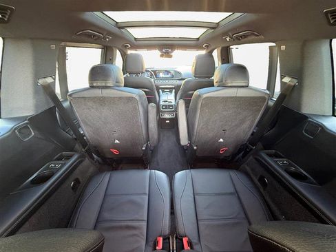 Used 2024 Mercedes-Benz GLS 450 4MATIC image 25