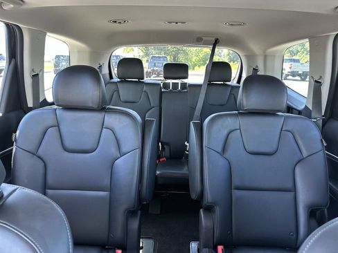 Used 2024 Kia Telluride S w/ S Sunroof Package FWD image 13