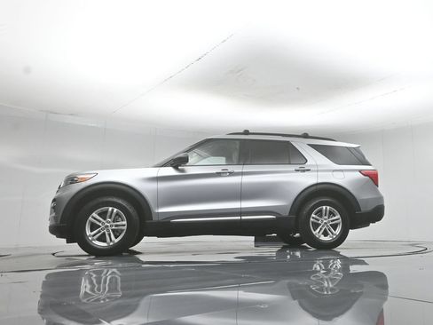 Certified 2021 Ford Explorer XLT w/ Equipment Group 202A AWD/4WD image 57