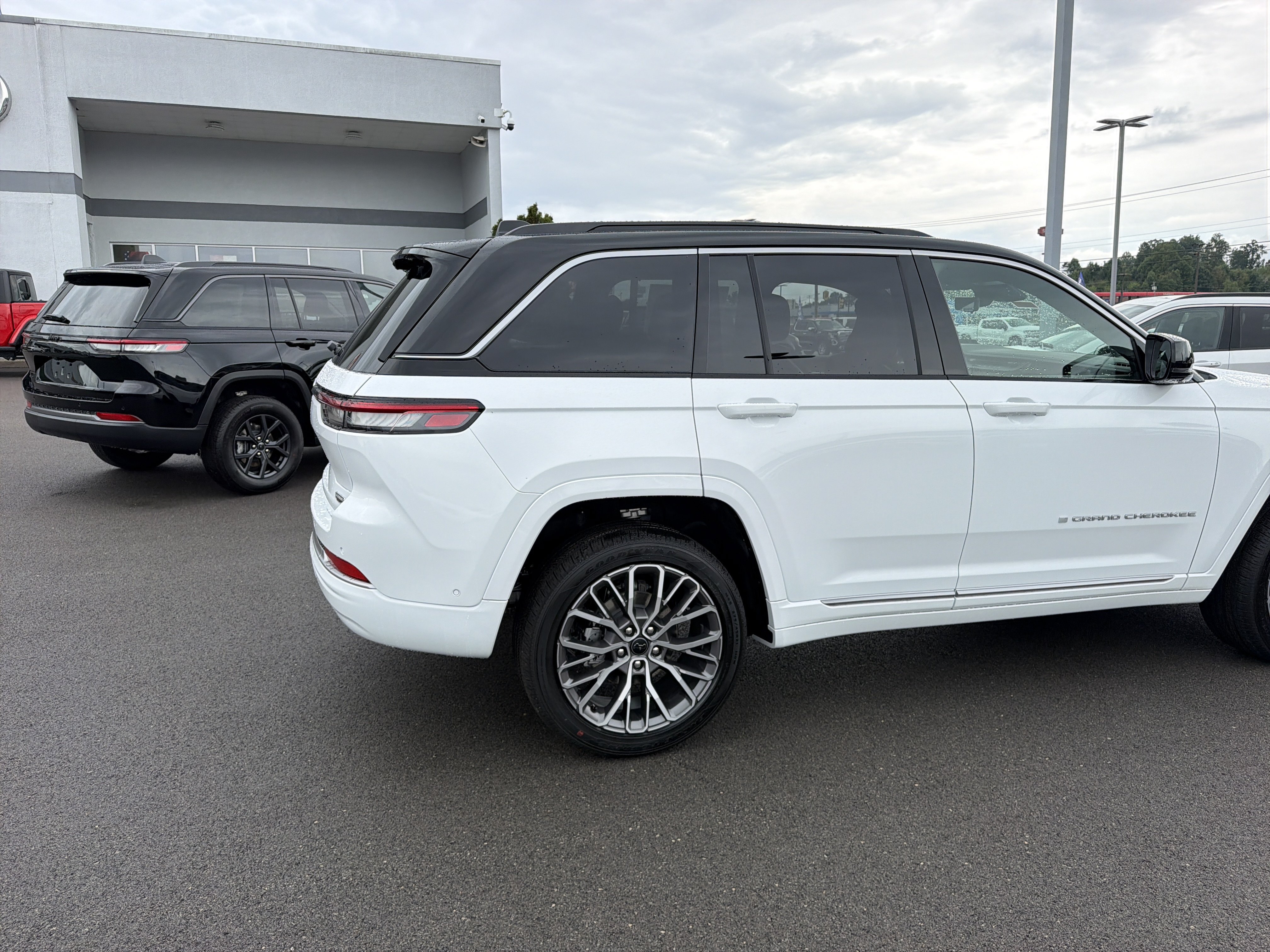 New 2027 Jeep Grand Cherokee Summit AWD/4WD image 6