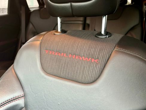 Used 2018 Jeep Cherokee Trailhawk w/ Comfort/Convenience Group AWD/4WD image 18
