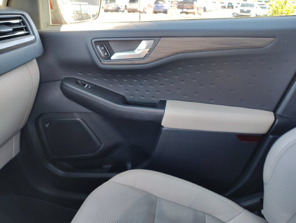 Used 2020 Ford Escape Titanium AWD/4WD image 21