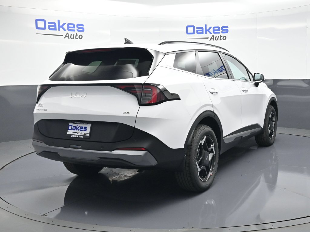 Certified 2026 Kia Sportage EX w/ EX Panorama Roof Package AWD/4WD image 7