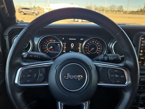 Used 2023 Jeep Wrangler Unlimited Sahara image 10