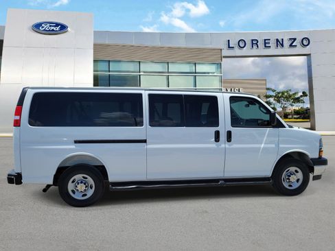 Used 2025 Chevrolet Express 3500 LT w/ LT Preferred Equipment Group RWD image 4