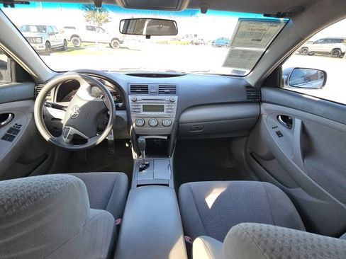 Used 2011 Toyota Camry LE image 7