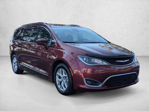 Used 2020 Chrysler Pacifica Touring-L Plus w/ Tire & Wheel Group FWD image 3