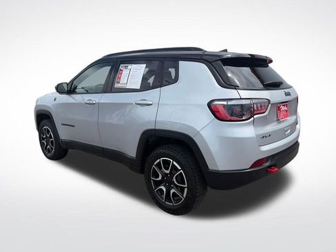 Used 2024 Jeep Compass Trailhawk AWD/4WD image 4