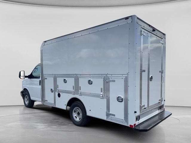 New 2026 GMC Savana 3500 w/ Power Convenience Package RWD image 3
