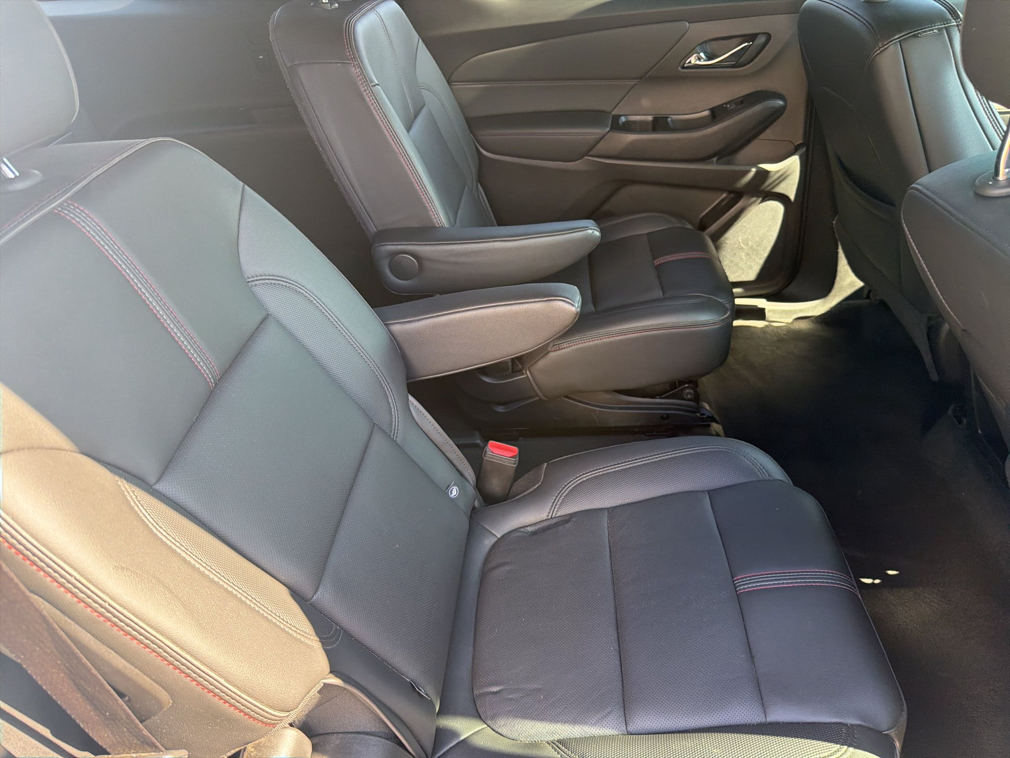 Used 2023 Chevrolet Traverse RS FWD image 15