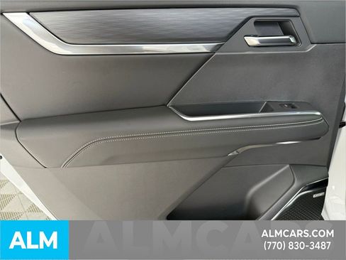 Used 2025 GMC Acadia Elevation image 30