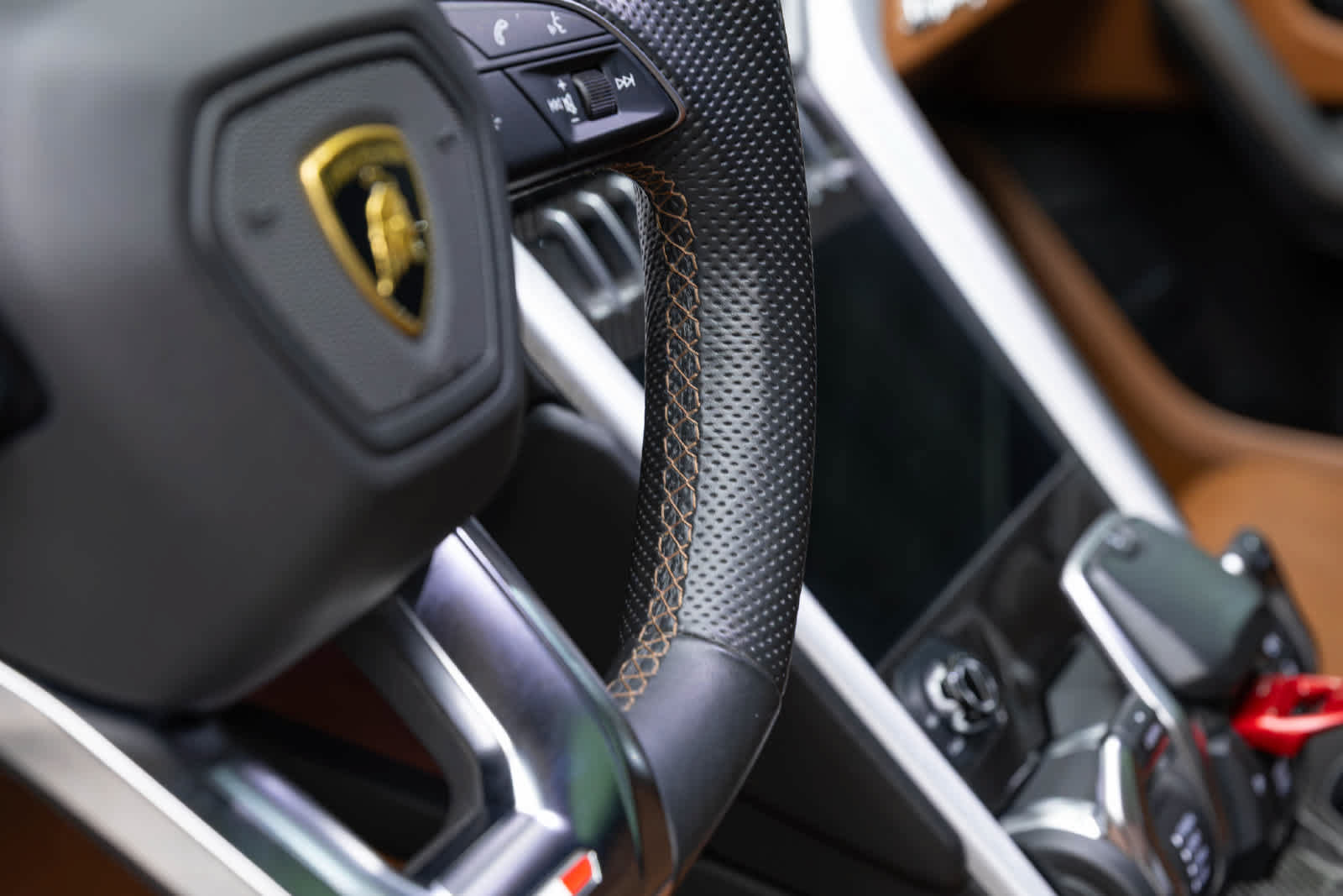 Used 2021 Lamborghini Urus AWD/4WD image 31