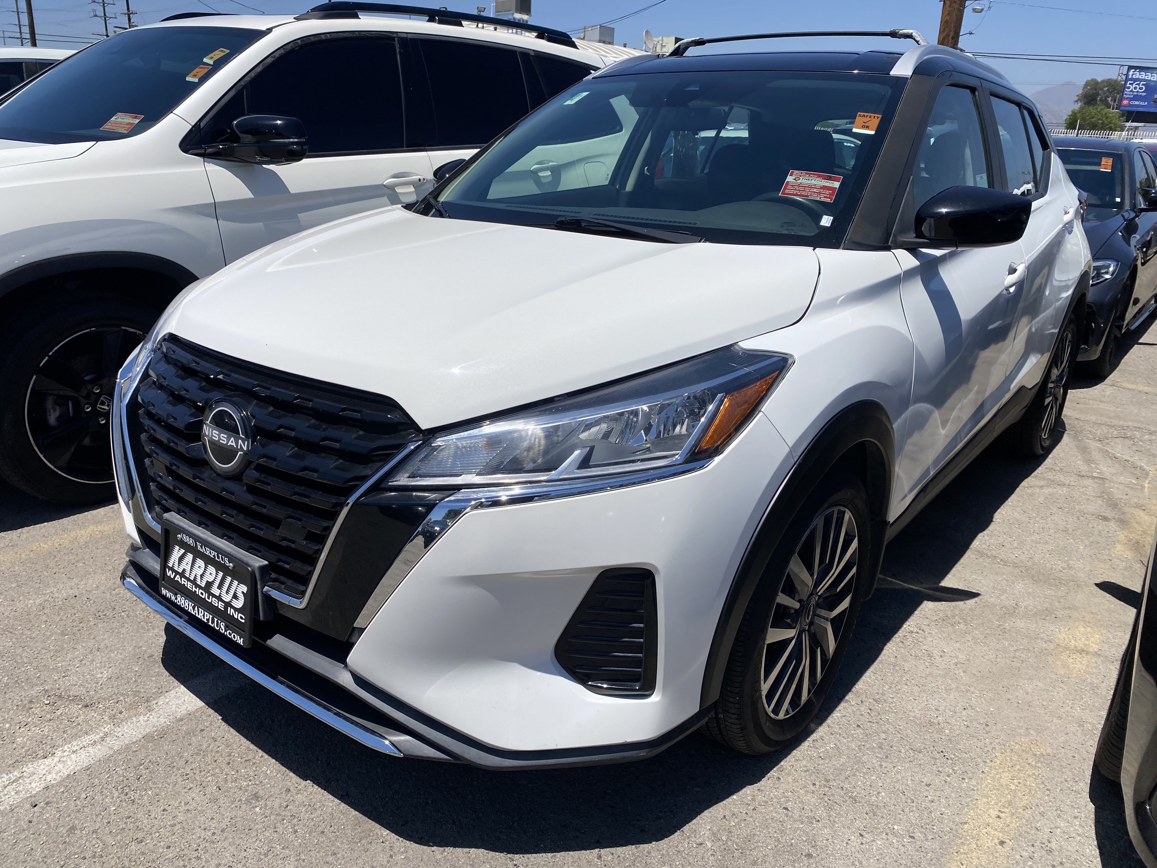 Used 2023 Nissan Kicks SV FWD image 2