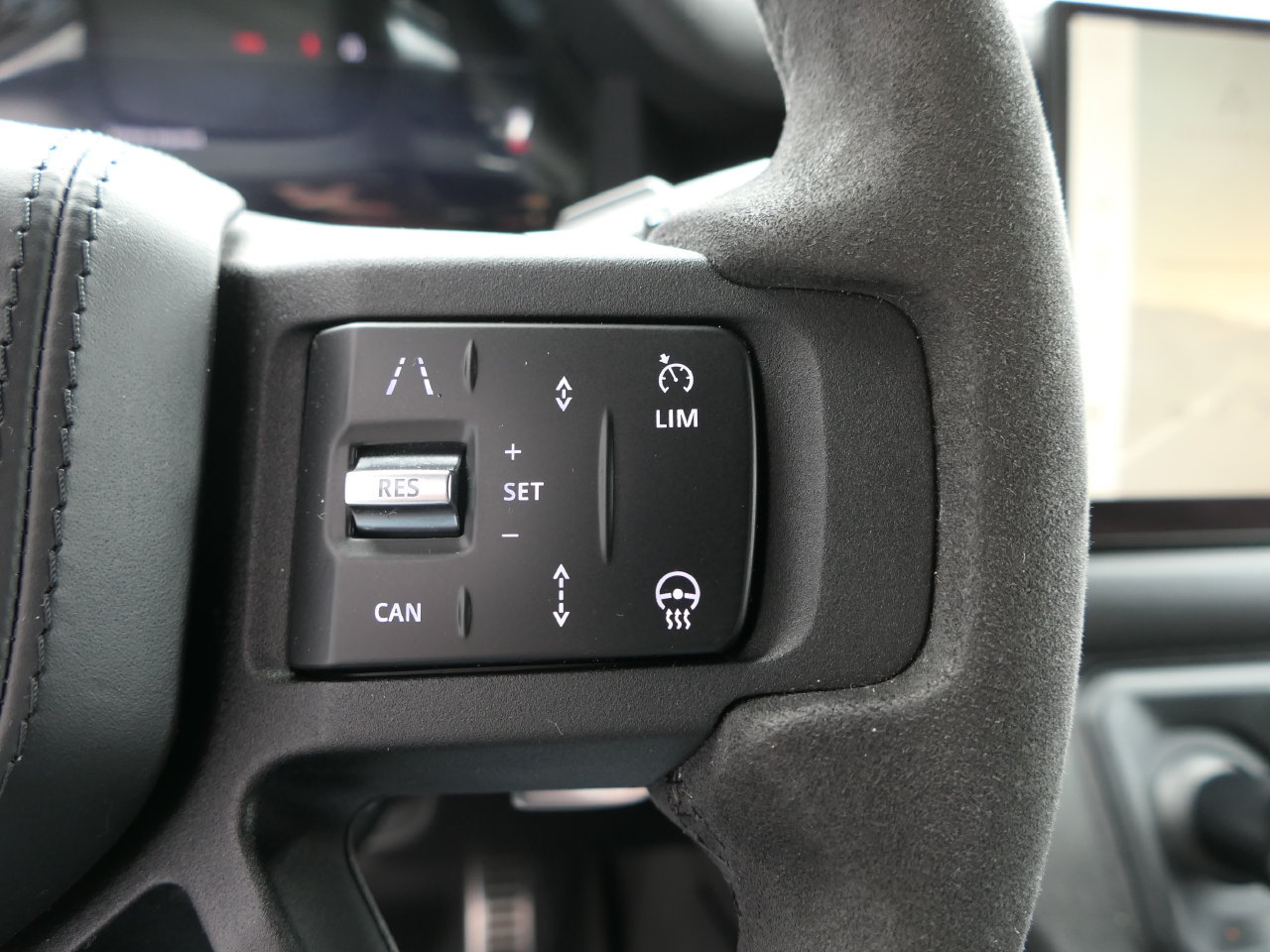 Used 2023 Land Rover Defender 110 V8 AWD/4WD image 16