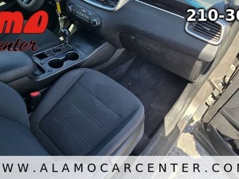 Used 2018 Kia Sorento L FWD image 16